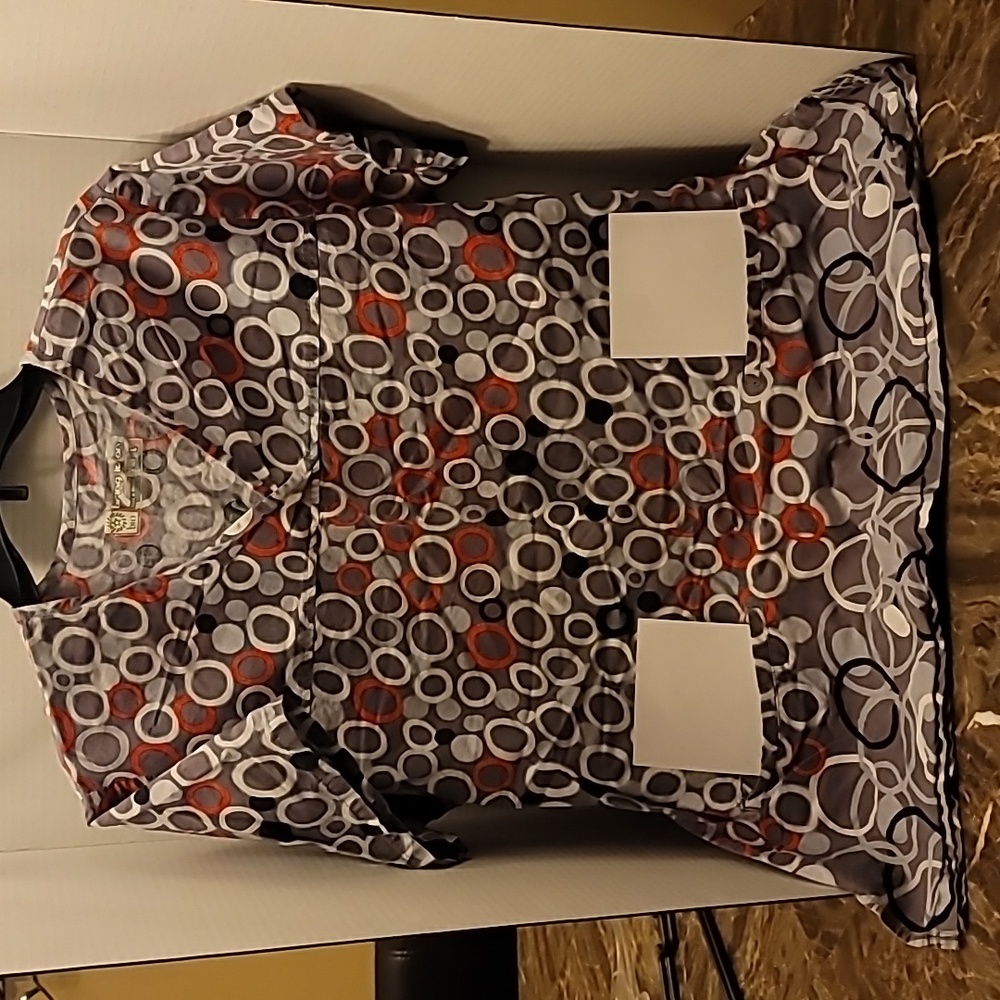 Scrub Top - Picture 3 of 4